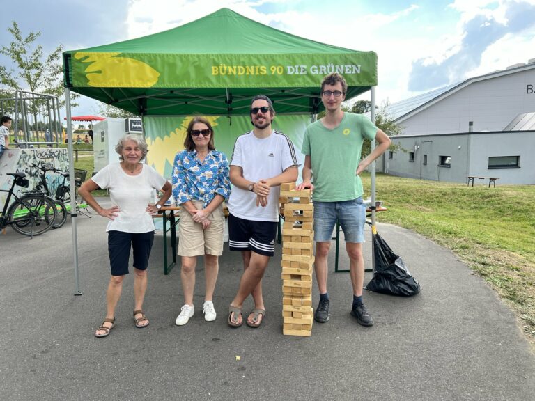 Tag des Sports voller Erfolg – GRÜNE mit XXL-Jenga und frischem Obst dabei